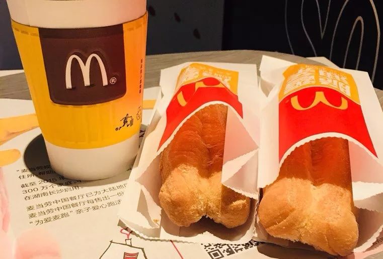麦当劳成了金拱门，没想到肯德基却凭一个饭团赢了！