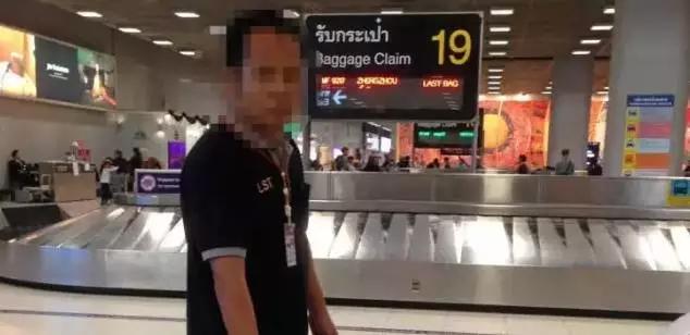 美女血拼五个Coach包带回国,然而,打开行李的一瞬间,啥都没了