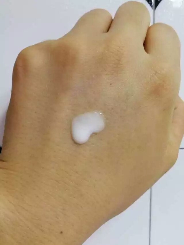 底妆起皮快速补救,皮肤不好干燥起皮卡粉怎么上底妆