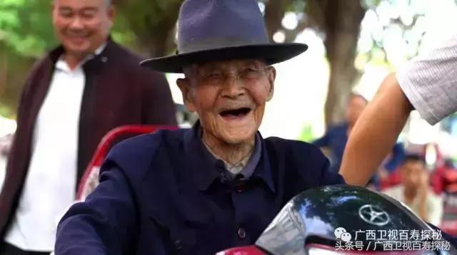 戴帽子导致的秃头会恢复吗,戴帽子秃头几率大