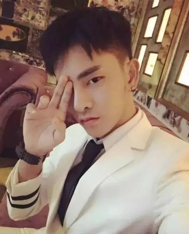 丑男整容变帅哥对比照,长得太丑了找不到老婆