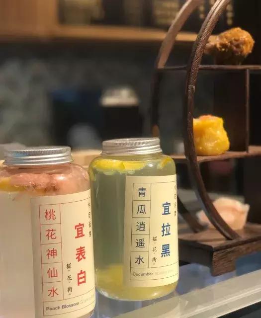 广州奶茶店被挤爆,奶茶店被挤爆
