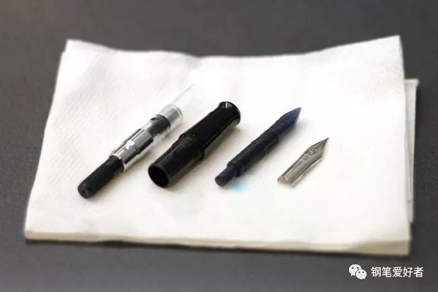 钢笔的换墨和清洗,钢笔清洗