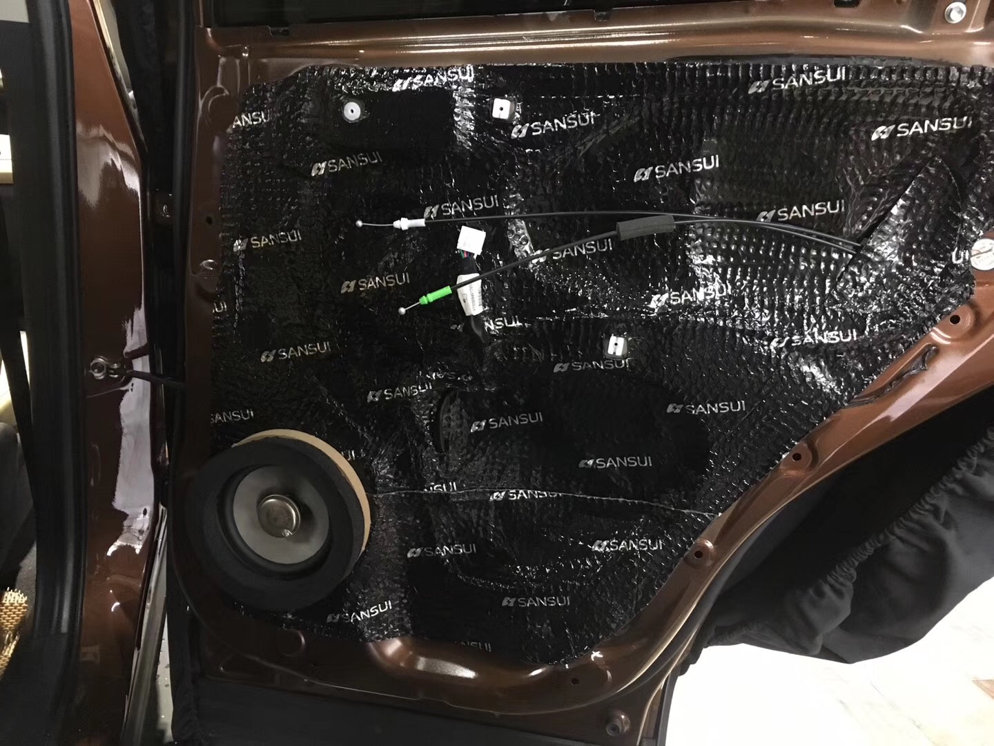 丰田rav4音响改装效果图,汕头星悦汽车音响改装隔音