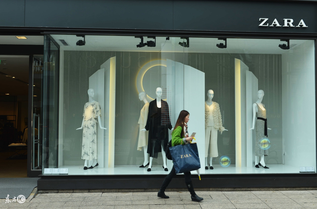 它以高仿起家有专门的律师团队打官司却不敢得罪中国消费者