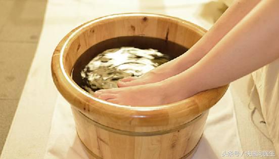 艾草泡脚有哪些好处和坏处,艾草生姜花椒泡脚可以天天泡脚吗