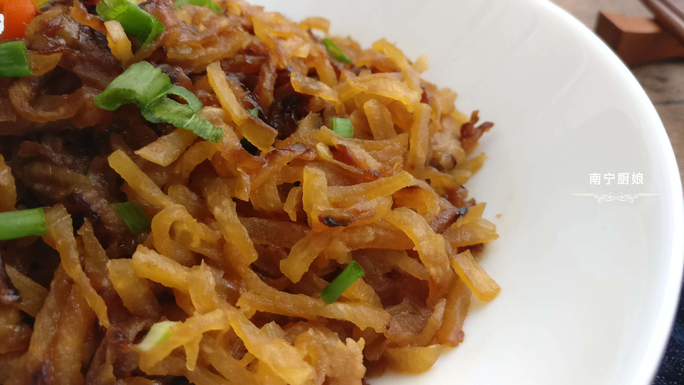 冬天干燥嘴唇容易开裂出血，常吃这蔬菜可有效缓解，好吃还不贵！