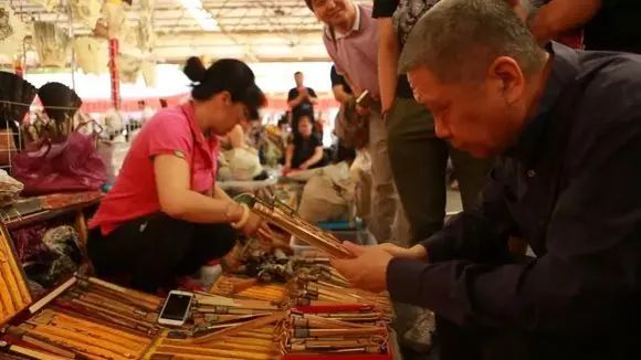 从“潘家窑”到“潘家园”,一百块的范曾斗方涨到几百万