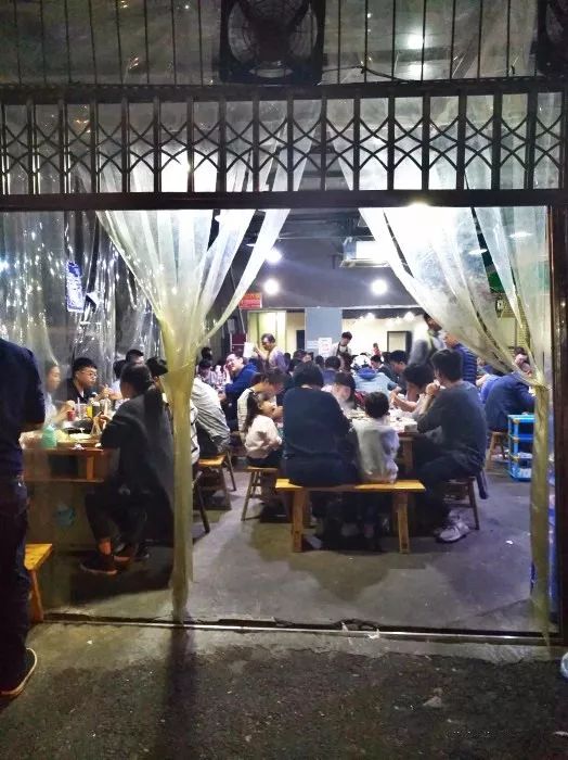 这些不好找的苍蝇火锅,是每个成都人火锅记忆的起点