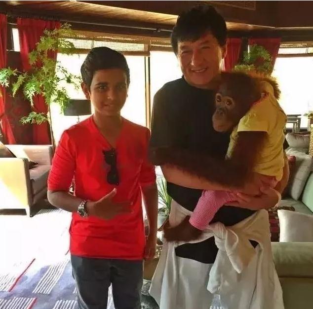 迪拜最年轻的网红，成龙曾是他的客人，买法拉利F12却开不了