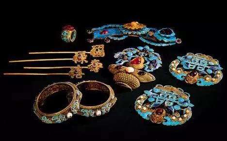 看完这5类珠宝设计，抛弃「猪精」，做维纳斯女孩吧