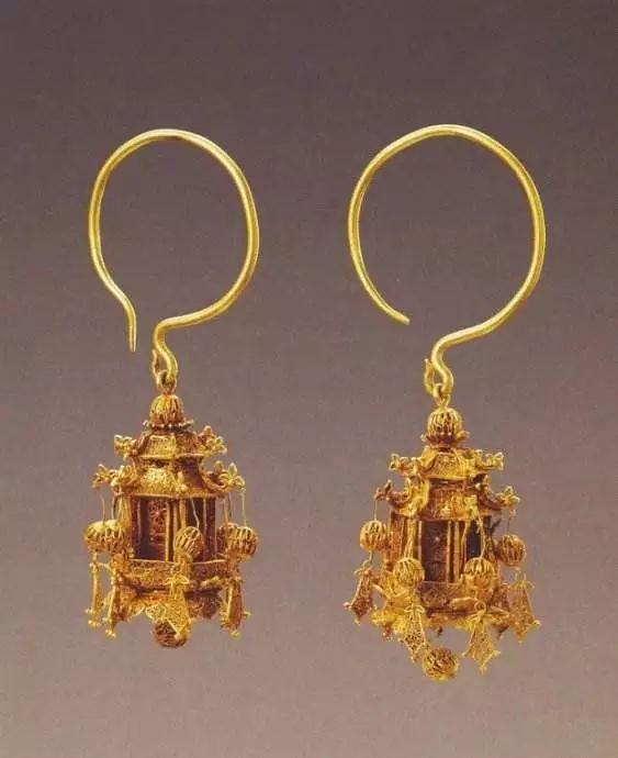 看完这5类珠宝设计，抛弃「猪精」，做维纳斯女孩吧