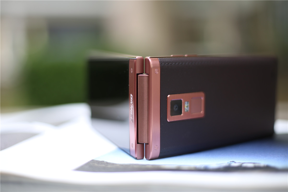 金立w2017翻盖手机价格,金立翻盖手机与三星哪个好