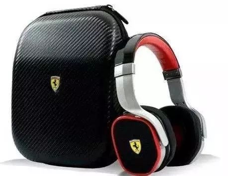 几百上千万买的豪华车，你以为只有裸车？这些赠品能换一辆奔驰！