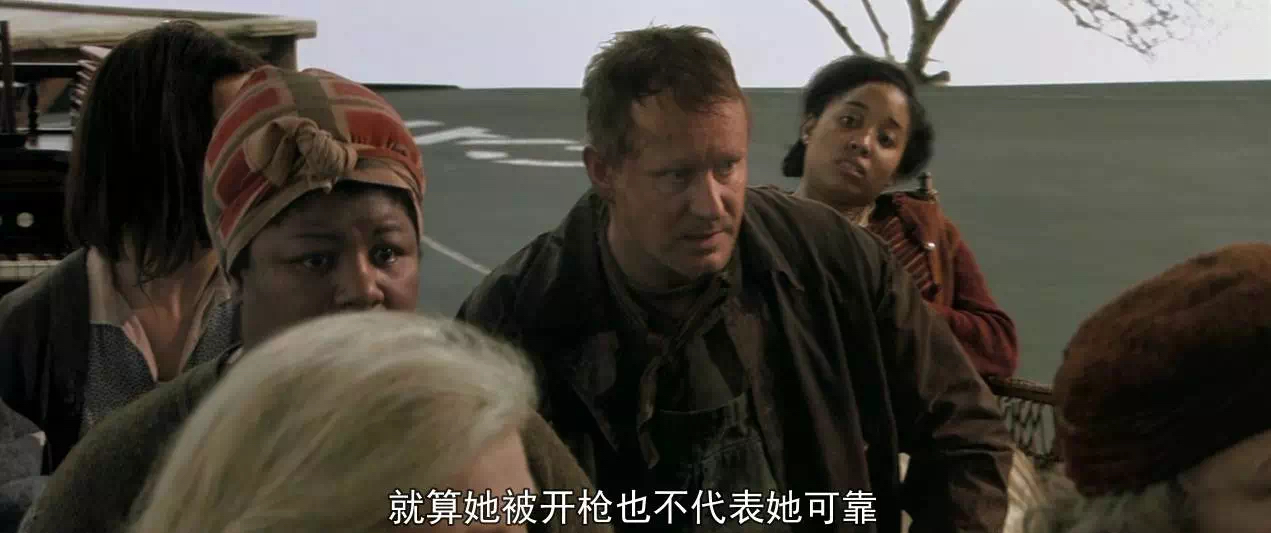 人性的欲望，少女被全镇男人欺负，用铁链囚禁她