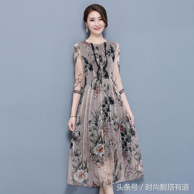 北京的小姨最会网购，专挑真丝连衣裙，第一款原598特价68元