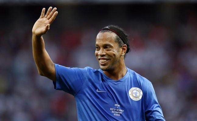 不变的小罗!用足球“整容”成功的男人