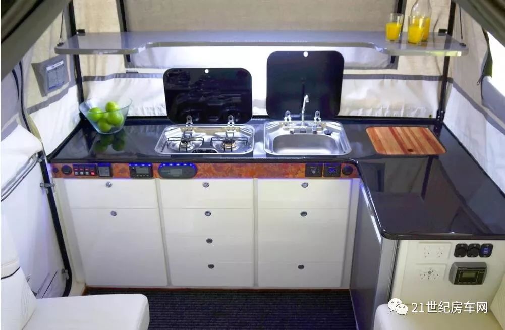 拖挂式房车推荐10万到20万之间 (国内能拖挂国外的房车)