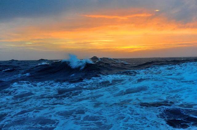 通往南极地下的水道,地球之极破冰船南极之旅