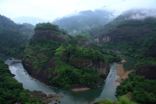 在炎炎夏日里体验寒冷的感觉,在寒风中的感受