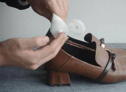 如何让鞋子不挤脚小妙招,鞋子两侧挤脚解决方法大全