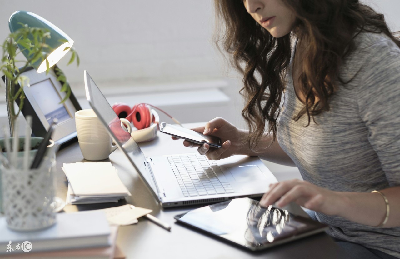 电脑桌面图标变白怎么恢复正常,电脑桌面图标异常怎么恢复正常