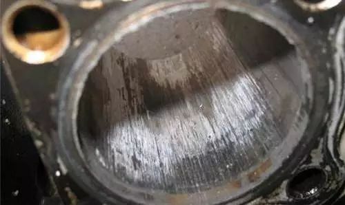 车主不修车直接起诉保险公司,车主未在4s店保养告厂家败诉