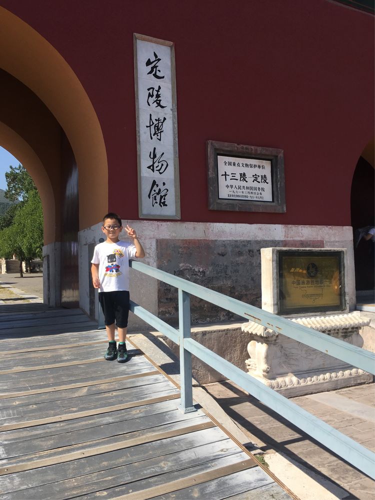 和小屁孩们一起出去玩的视频,和小屁孩玩的一天