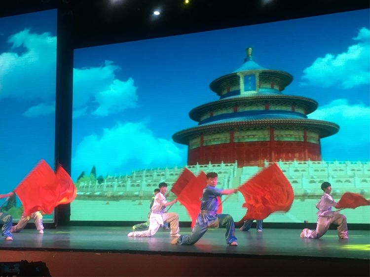 和小屁孩们一起出去玩的视频,和小屁孩玩的一天