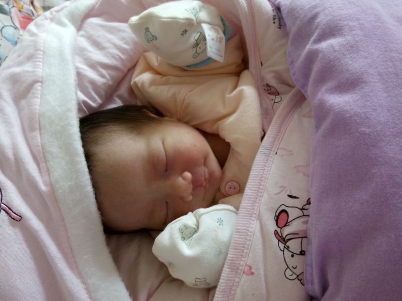 38周左枕横位羊水偏少能顺产,羊水偏少生下来的宝宝正常吗