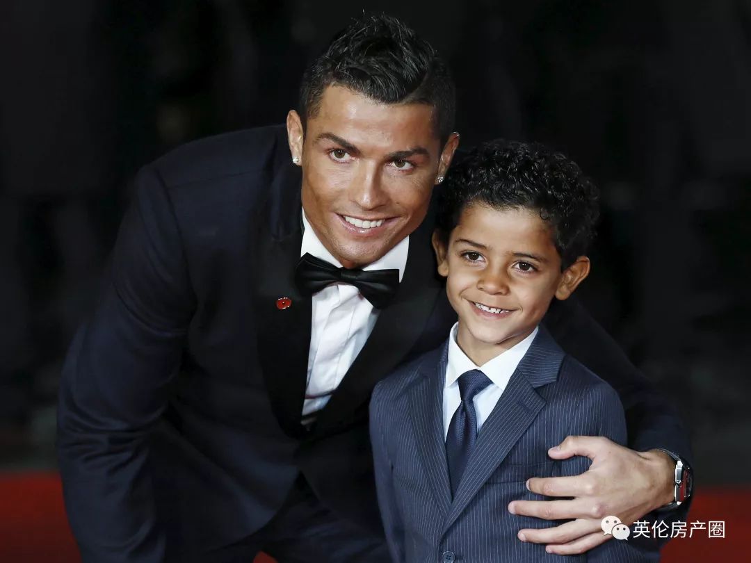 c罗在中国足球场和韩国足球场,c罗豪宅曝光