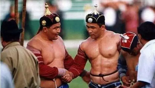 蒙古摔跤有多猛,蒙古摔跤的真实视频