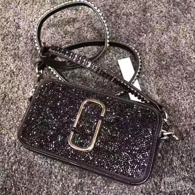 1000左右轻奢品牌包包,1000块左右的轻奢包包