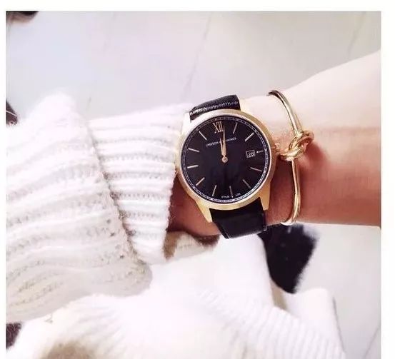 手表该怎么搭配金属表带好看 (老款手表戴出时尚)