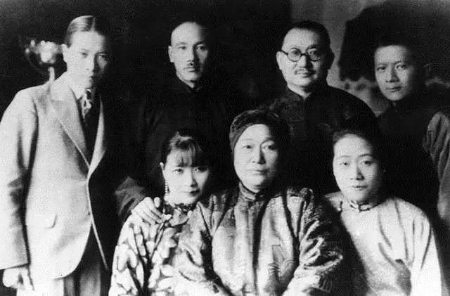 知书｜宋氏三姐妹：一个爱钱，一个爱权，一个爱国