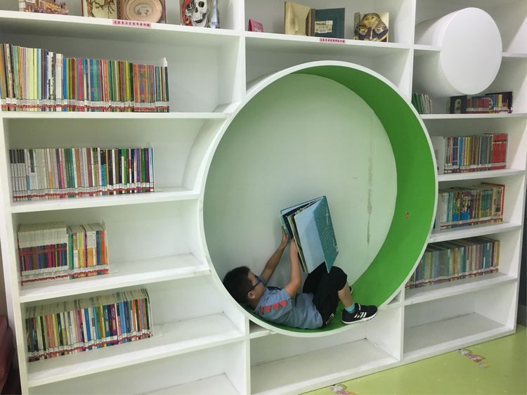 和小屁孩们一起出去玩的视频,和小屁孩玩的一天