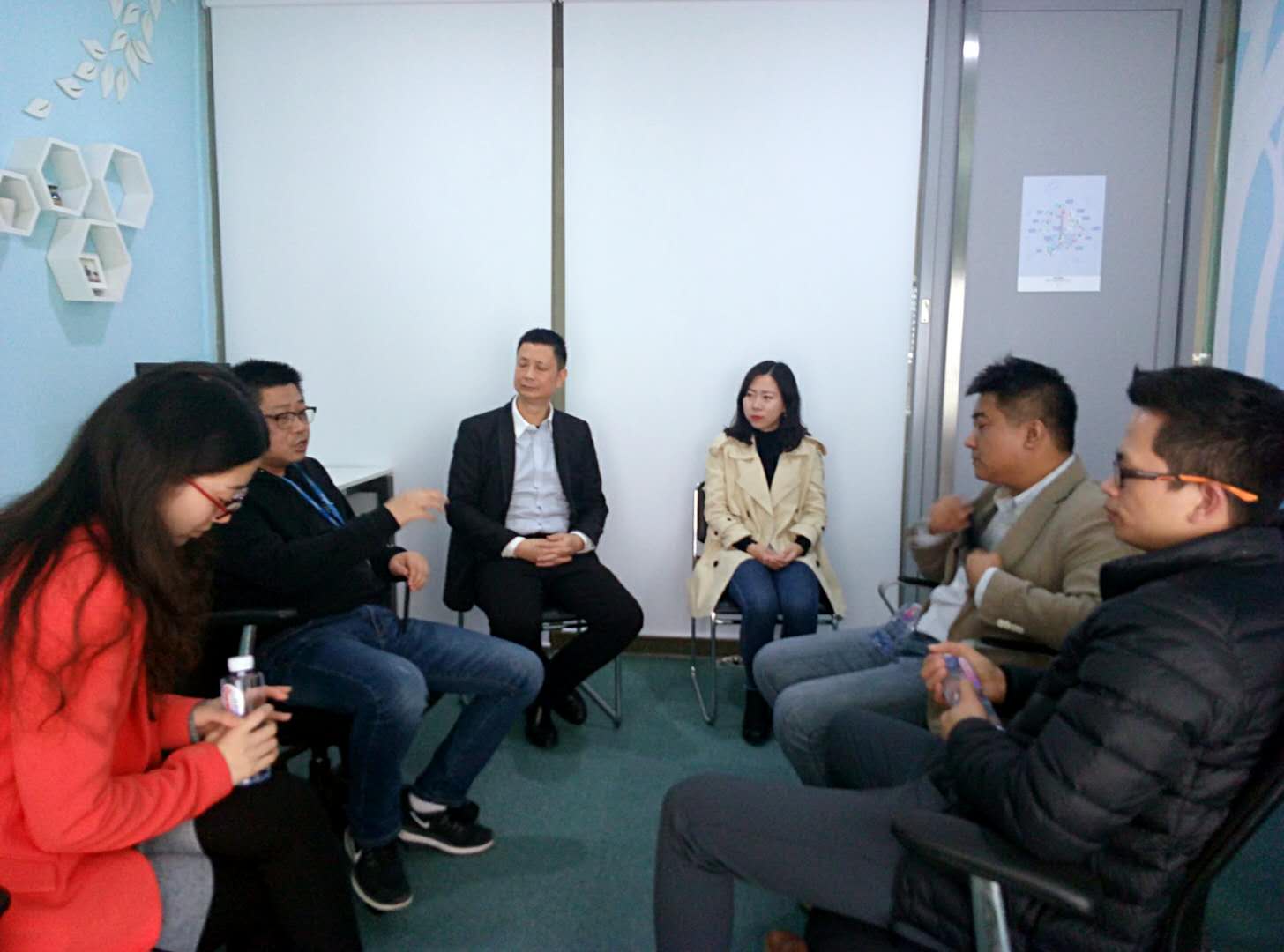 深圳德真科技邀南方教育装备创新产业城参观深圳用户体验创新成果