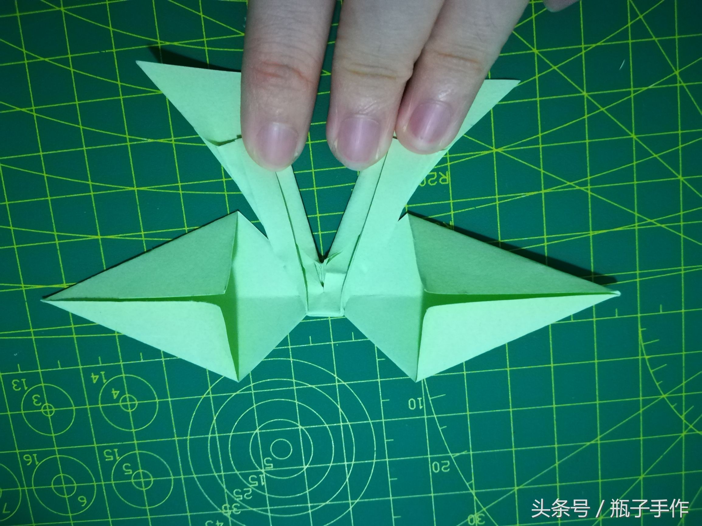 手工diy礼物折纸蝴蝶结,蝴蝶结折纸教程简单不用胶