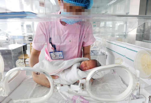 孕8周外阴瘙痒会导致见红吗,孕晚期见红以后外阴瘙痒