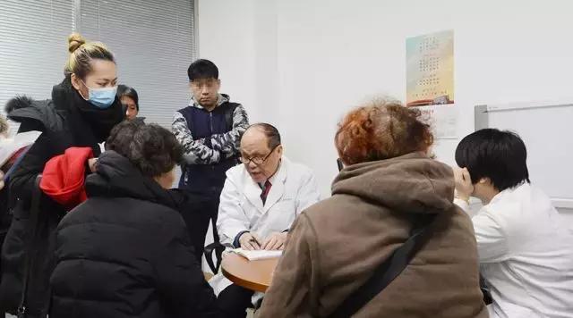 名医在线｜组团包车、不远千里来上海看病，就为找他打一针？