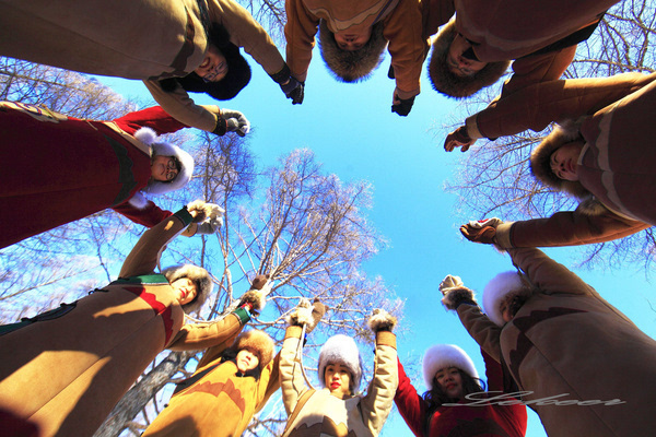 黑河兴安岭中有一个村款待客人方式怎么和蒙古族人一样？