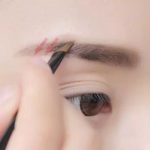 眉毛眼睛距离近怎么改善,眉毛与眼睛的距离怎么改善