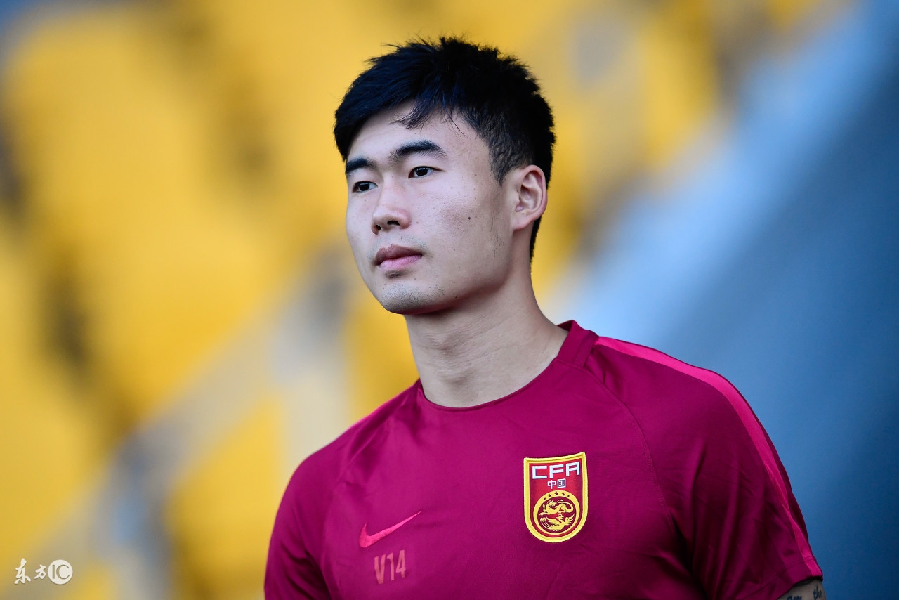 邓涵文韦世豪,2020中超广州恒大球员邓涵文写真