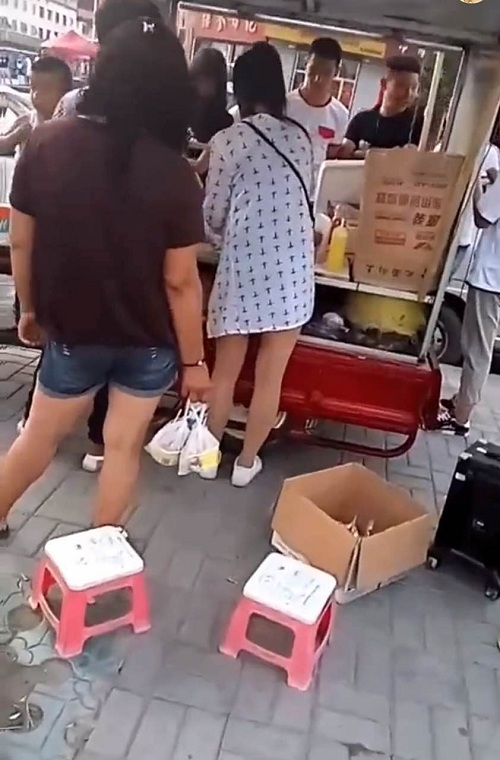 小吃创业有哪些好项目,一人投资小本小吃创业项目见效