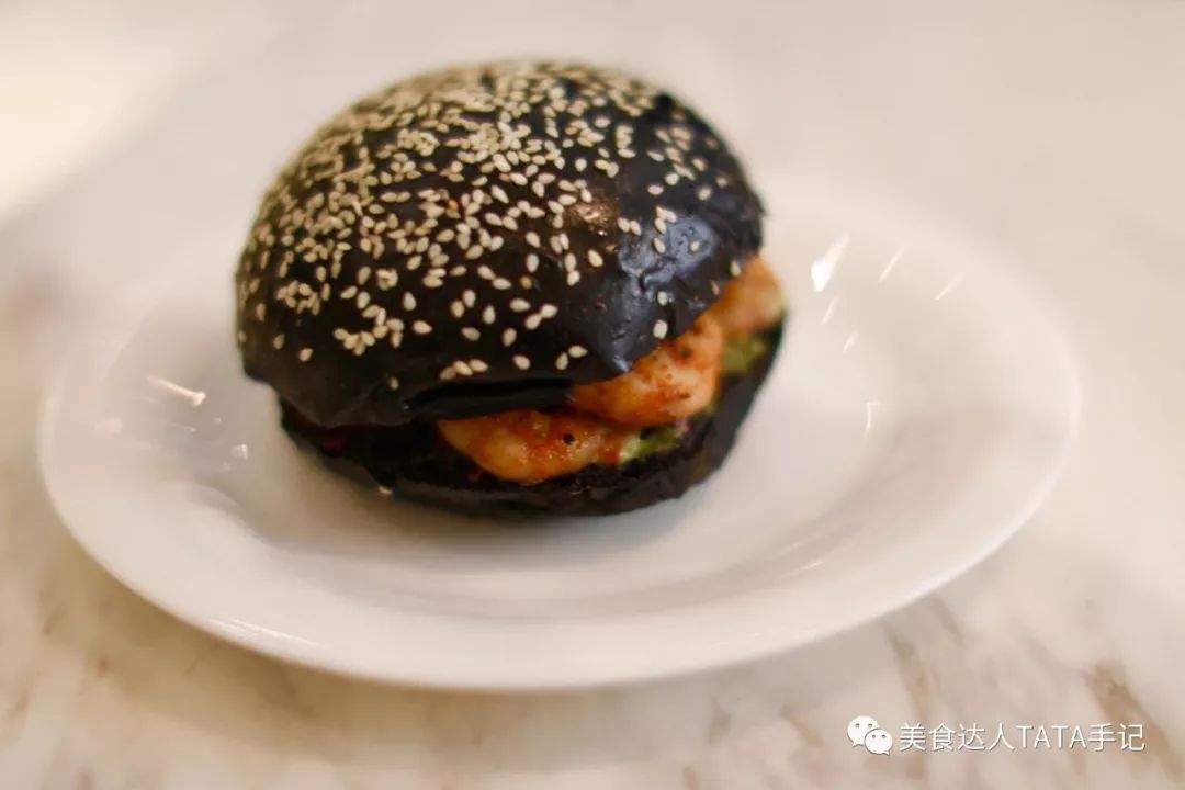 一不留神就掉进坑里,一不留神就会掉进一个大坑