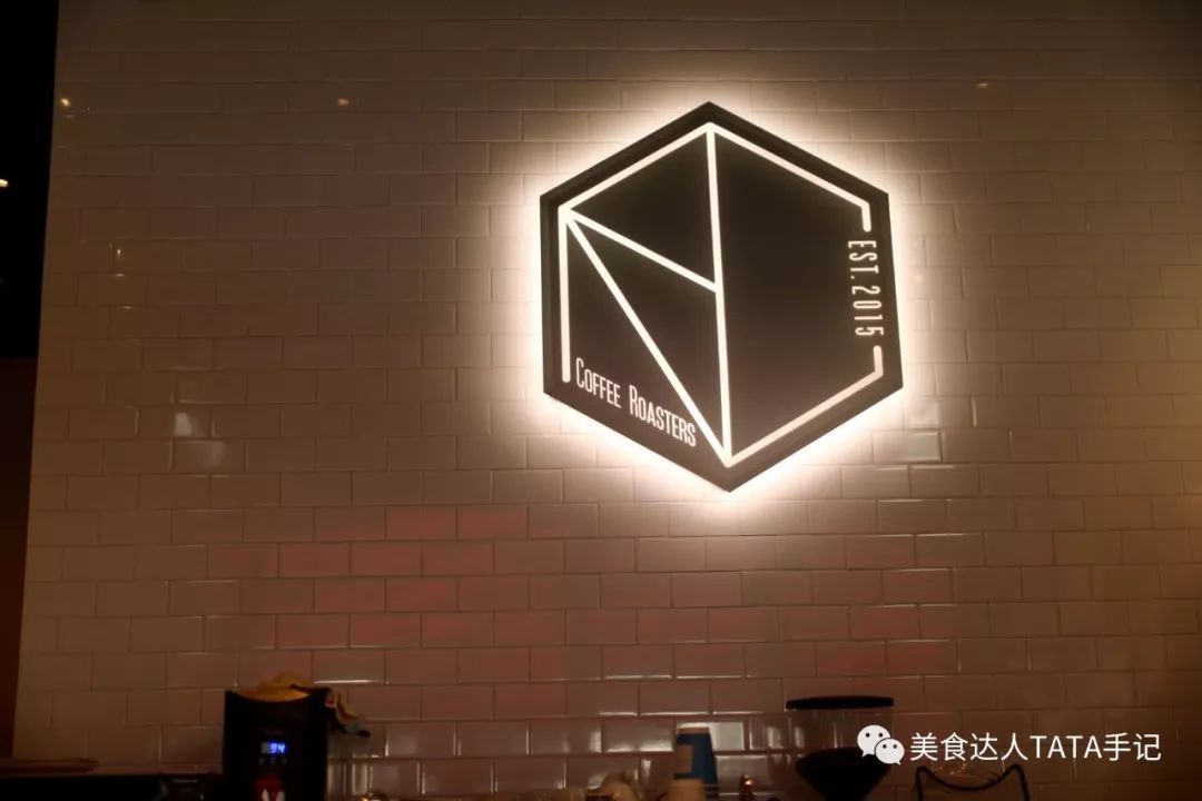 一不留神就掉进坑里,一不留神就会掉进一个大坑