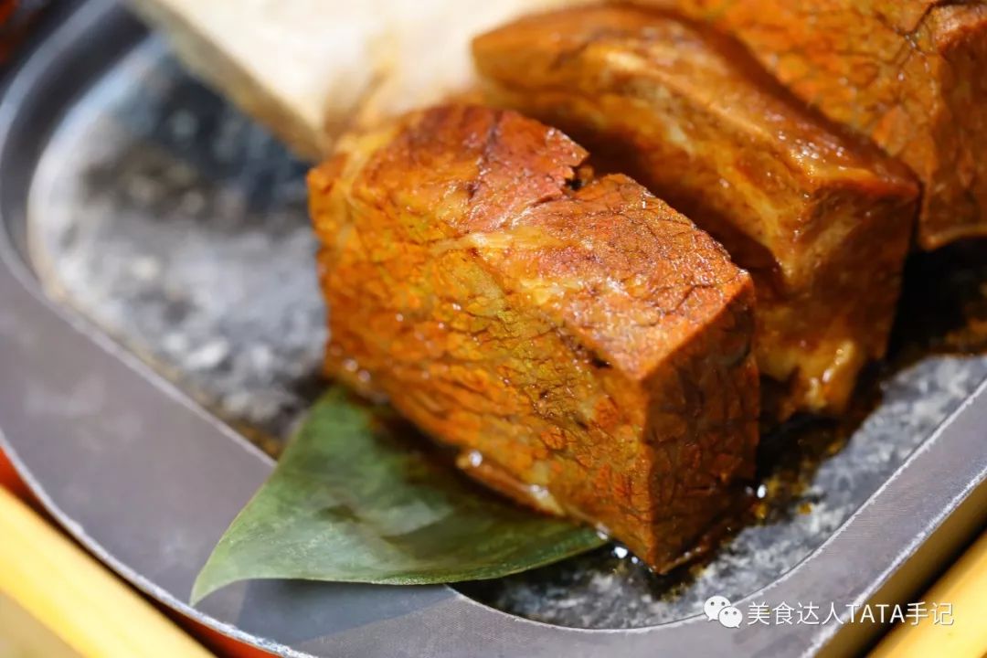 一不留神就掉进坑里,一不留神就会掉进一个大坑