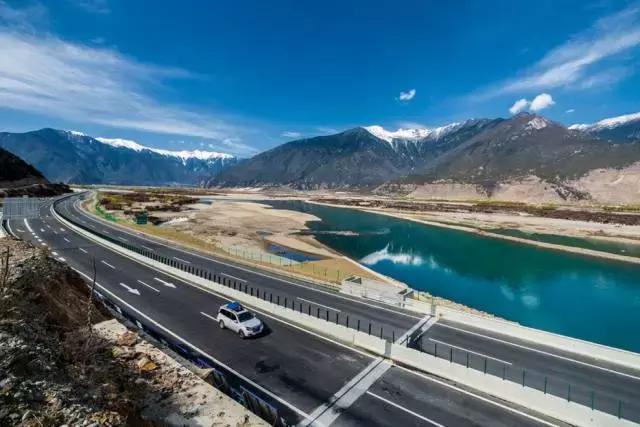 拉林高速最美段,公路的颜值