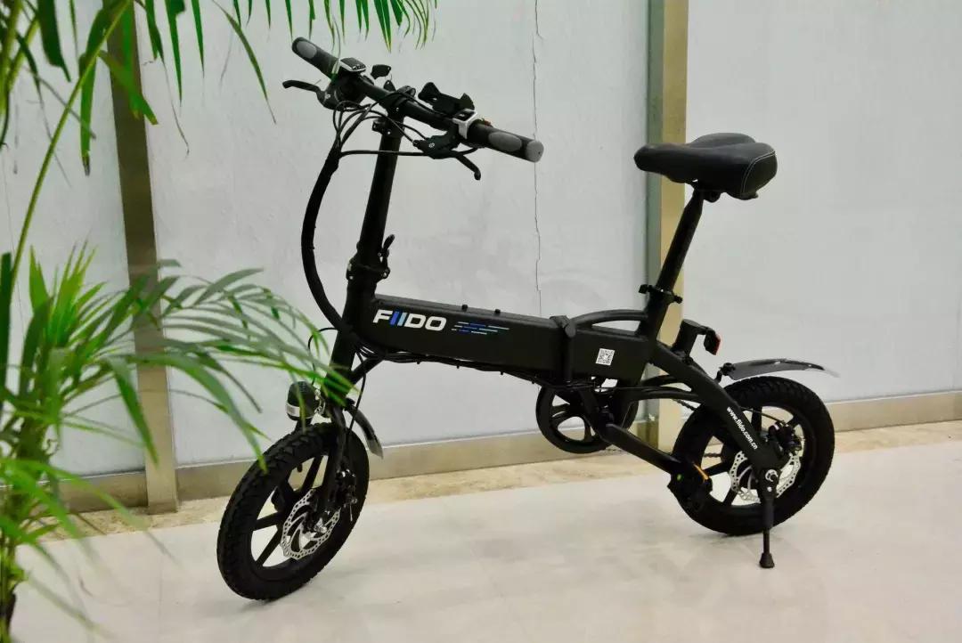 比小米好电动车,正步折叠电动自行车测评
