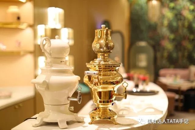 一不留神就掉进坑里,一不留神就会掉进一个大坑